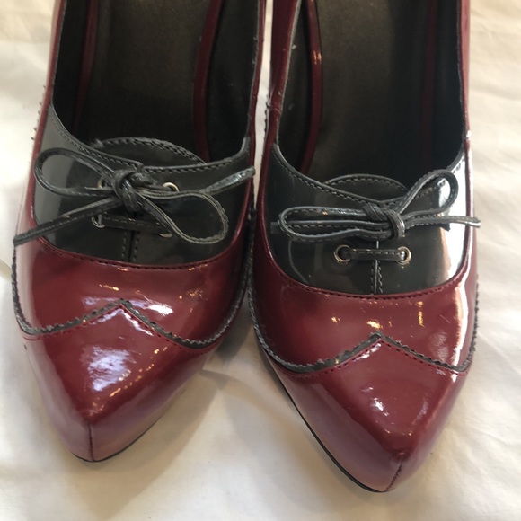 Pair of size 8.5 JLo burgundy and grey heels - Picture 4 of 9
